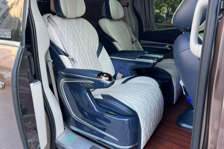 Used Buick GL8 2020 Land Business Class 652T Premium Model Interior 1