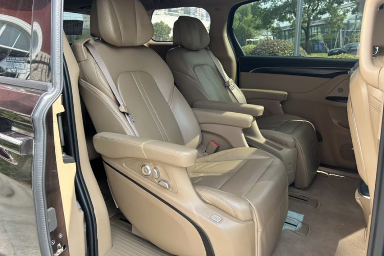 Used Buick GL8 2020 ES Land Cruiser 653T Flagship Model Interior 2
