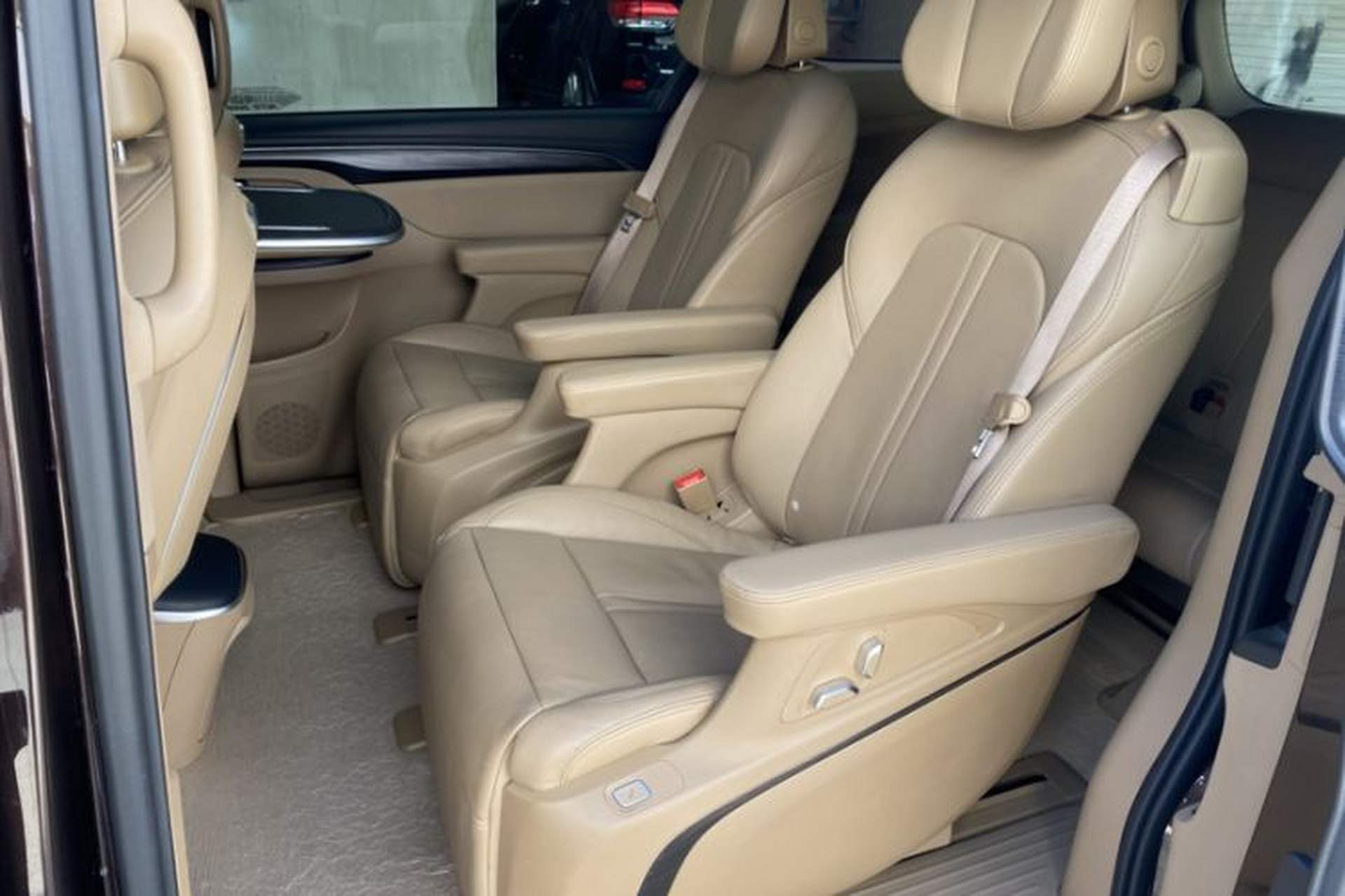 Used Buick GL8 2020 ES Land Cruiser 653T Luxury Model Interior 2