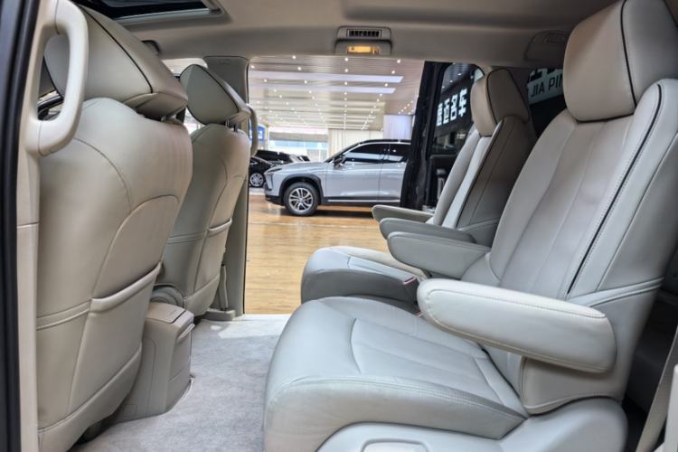 Used Buick GL8 2020 Land Business Class 652T Luxury Model Interior 8