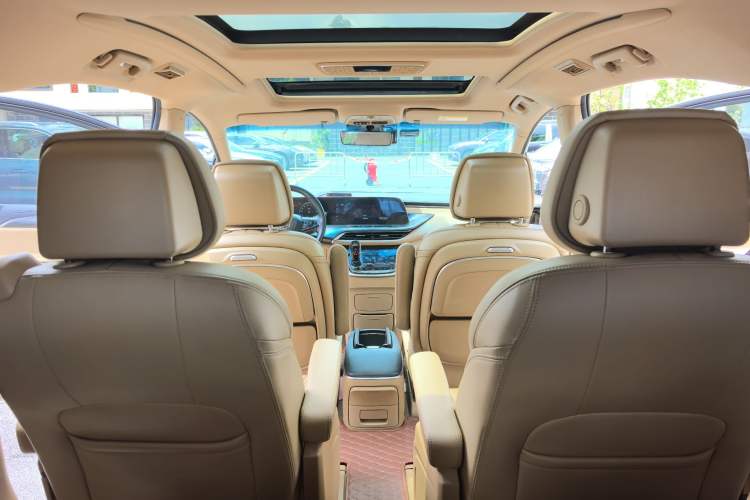 Used Buick GL8 2020 ES Land Cruiser 653T Luxury Model Interior 8