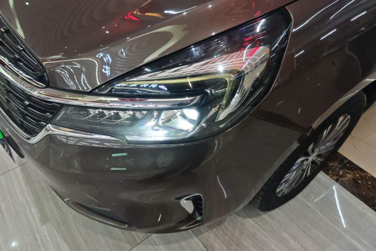 Used Buick GL8 2020 Land Business Class 652T Luxury Model Left Front Headlight