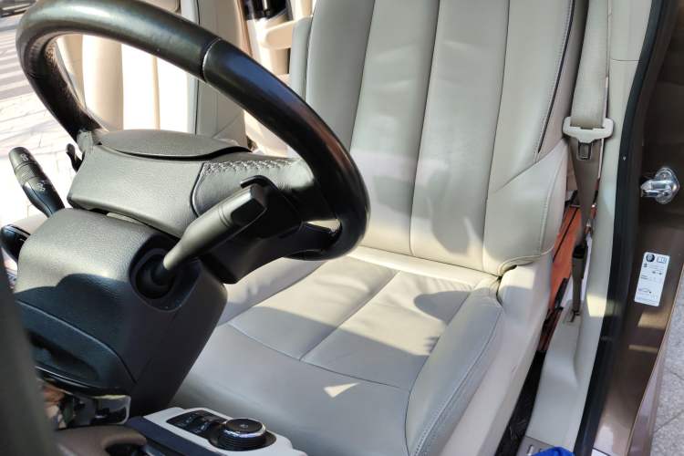 Used Buick GL8 2020 Land Business Class 652T Luxury Model Left Front Seat