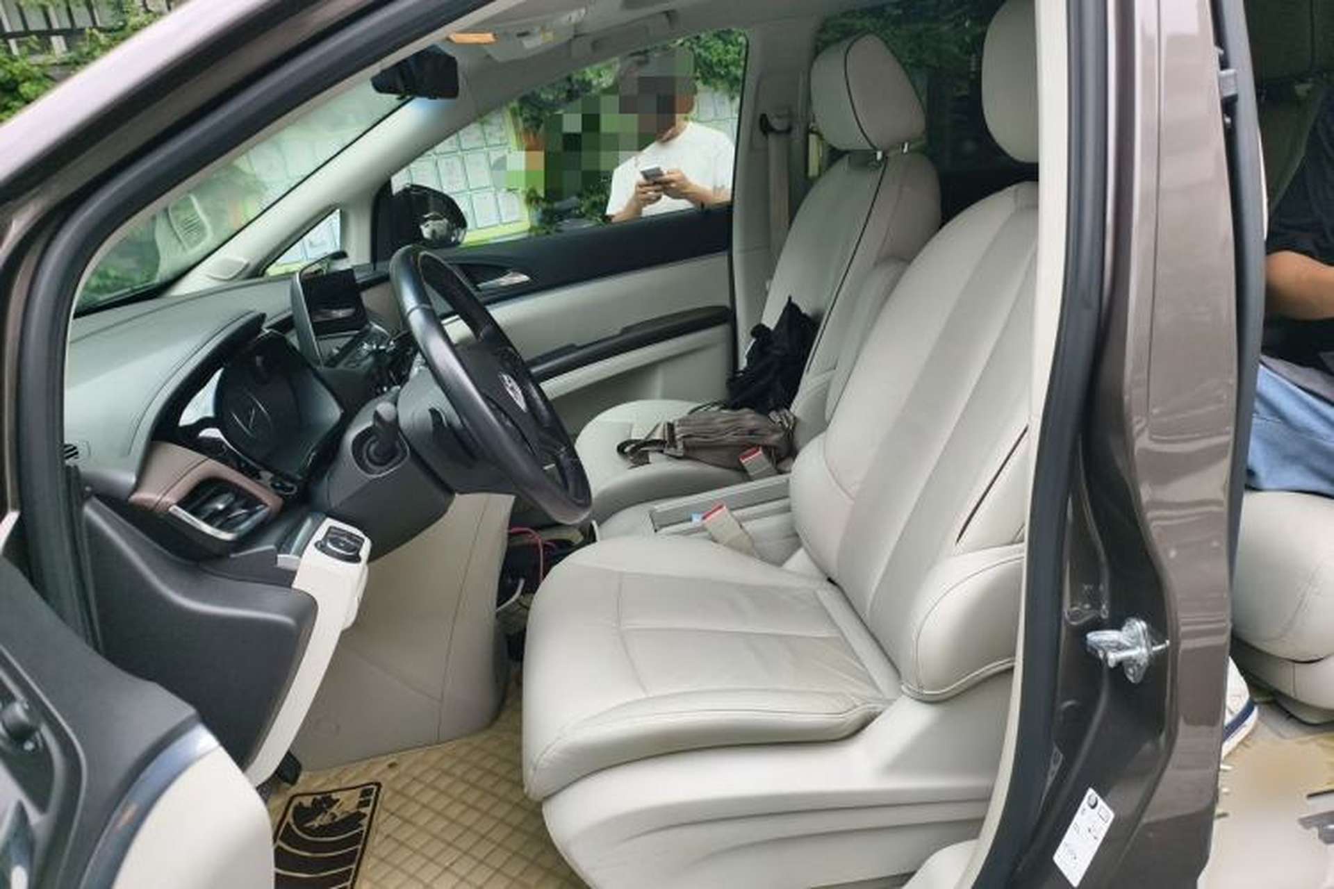 Used Buick GL8 2020 Land Business Class 652T Premium Model Left Front Seat