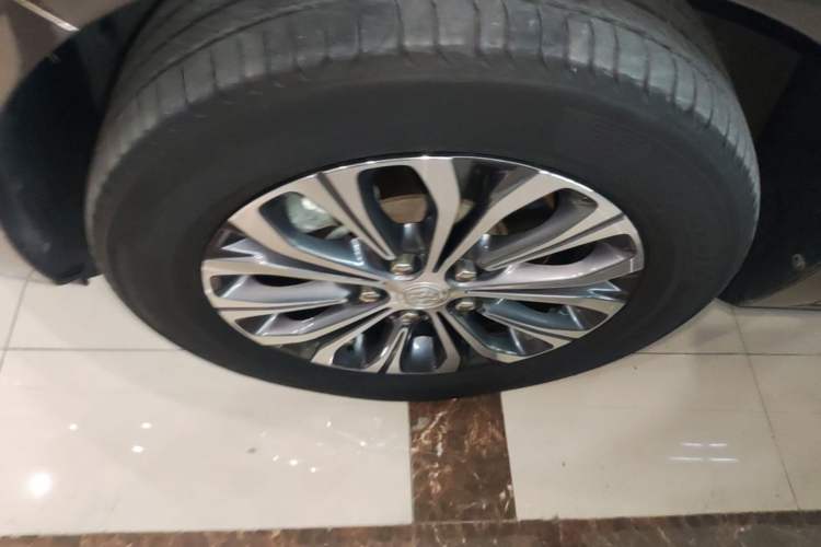 Used Buick GL8 2020 Land Business Class 652T Luxury Model Left Front Wheel Hub