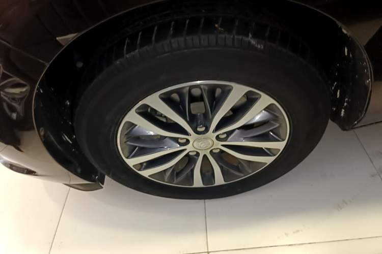 Used Buick GL8 2020 ES Land Cruiser 653T Luxury Edition Left Front Wheel Hub