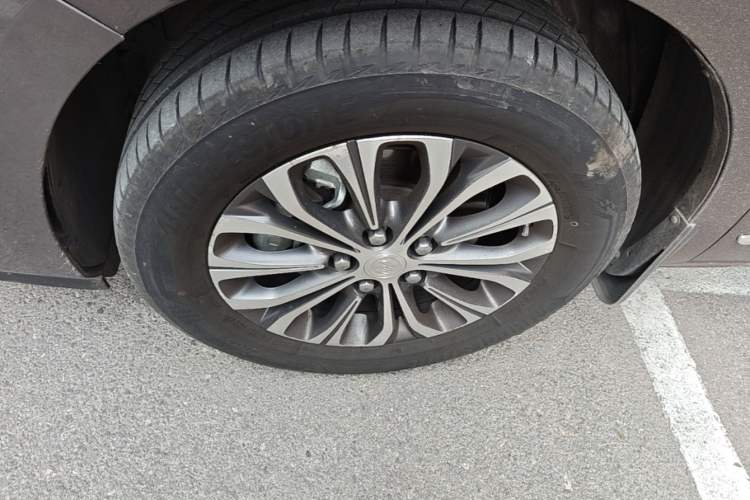 Used Buick GL8 2020 Land Business Class 652T Luxury Model Left Front Wheel Hub