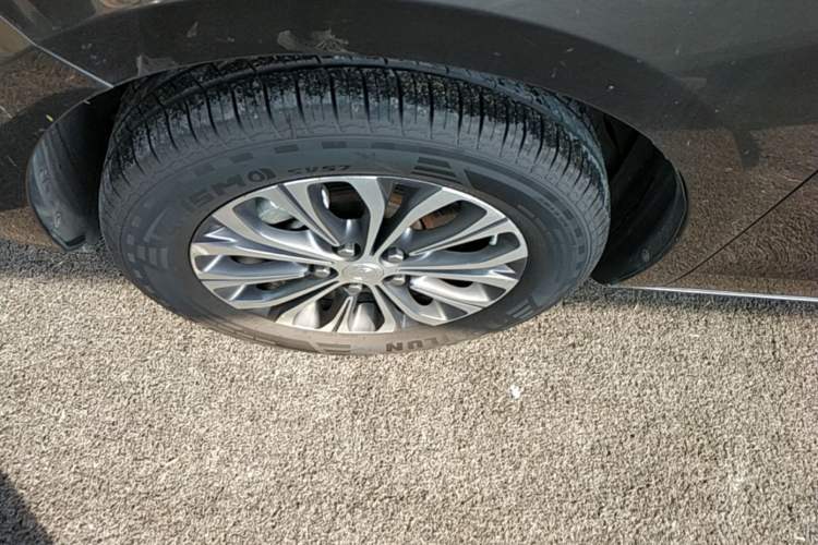 Used Buick GL8 2020 Land Cruiser Executive Class 652T Comfort Model Left Front Wheel Hub