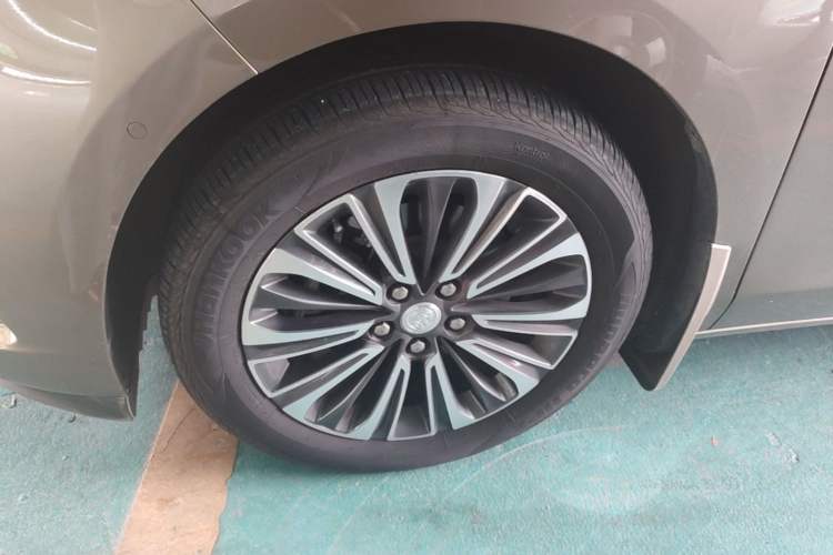Used Buick GL8 2020 ES Land Cruiser 653T Luxury Model Left Front Wheel Hub