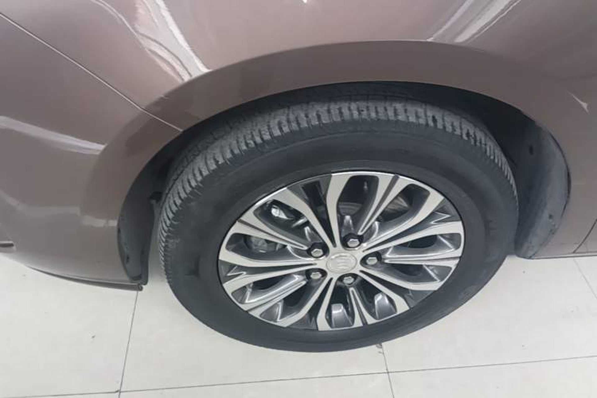 Used Buick GL8 2020 Land Cruiser Executive Class 652T Comfort Model Left Front Wheel Hub