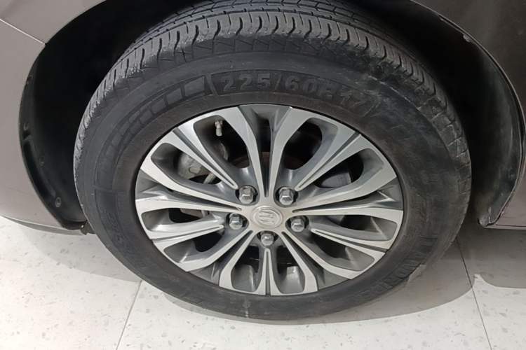 Used Buick GL8 2020 Land Cruiser Executive Class 652T Comfort Model Left Front Wheel Hub