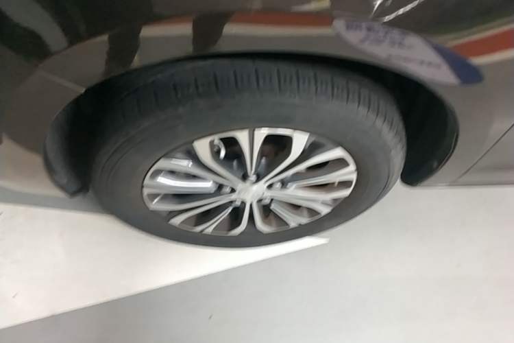 Used Buick GL8 2020 Land Cruiser Executive Class 652T Comfort Model Left Front Wheel Hub