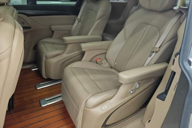 Used Buick GL8 2020 ES Land Cruiser 653T Luxury Model Left Rear Seat