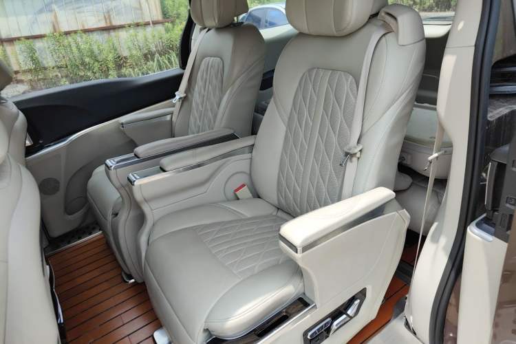 Used Buick GL8 2020 Land Cruiser Executive Class 652T Comfort Model Left Rear Seat