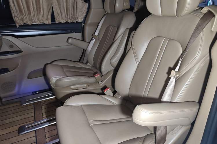 Used Buick GL8 2020 ES Land Cruiser 653T Luxury Edition Left Rear Seat