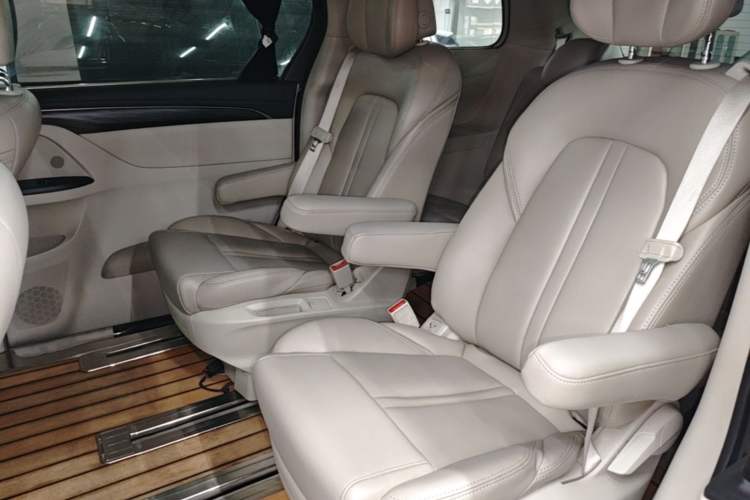 Used Buick GL8 2020 ES Land Cruiser 653T Comfort Edition Left Rear Seat