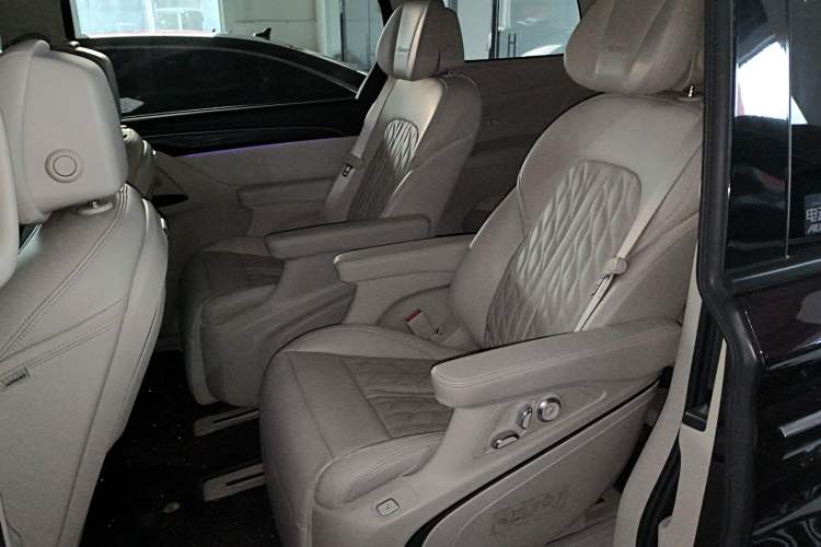Used Buick GL8 2020 Avenir Avia Six-Seat Deluxe Edition Left Rear Seat