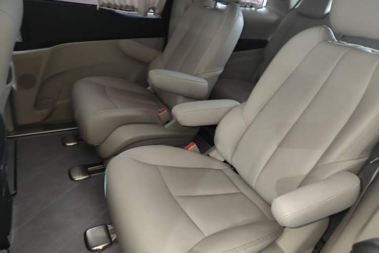 Used Buick GL8 2020 Land Cruiser Executive Class 652T Comfort Model Left Rear Seat