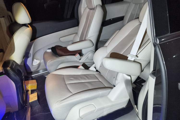 Used Buick GL8 2020 Land Business Class 652T Luxury Model Left Rear Seat