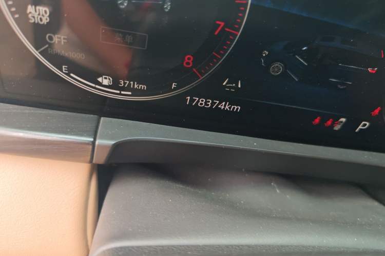 Used Buick GL8 2020 ES Land Cruiser 653T Luxury Model Odometer Close Up
