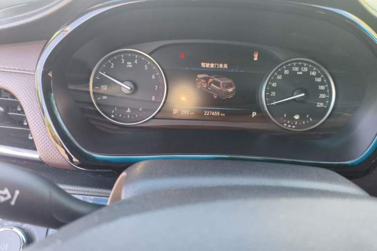 Used Buick GL8 2020 Land Cruiser Executive Class 652T Comfort Model Odometer Close Up