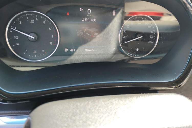 Used Buick GL8 2020 Land Business Class 652T Luxury Model Odometer Close Up