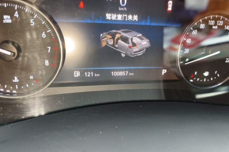 Used Buick GL8 2020 Land Cruiser Executive Class 652T Comfort Model Odometer Close Up