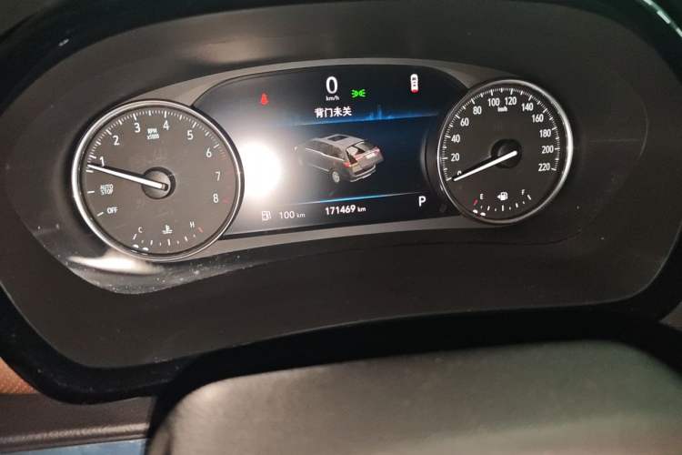 Used Buick GL8 2020 Land Business Class 652T Luxury Model Odometer Close Up