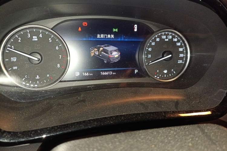 Used Buick GL8 2020 Land Business Class 652T Luxury Model Odometer Close Up