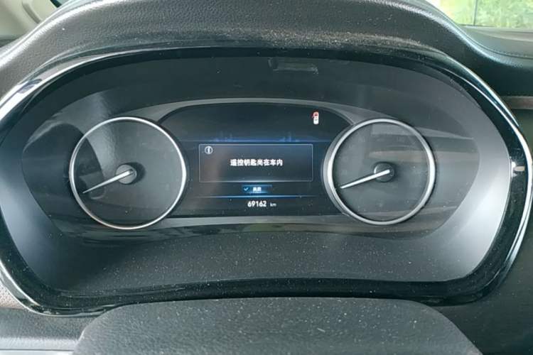 Used Buick GL8 2020 Land Cruiser Executive Class 652T Comfort Model Odometer Close Up