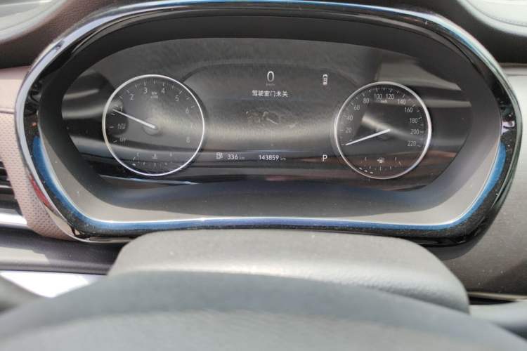 Used Buick GL8 2020 Land Cruiser Executive Class 652T Comfort Model Odometer Close Up