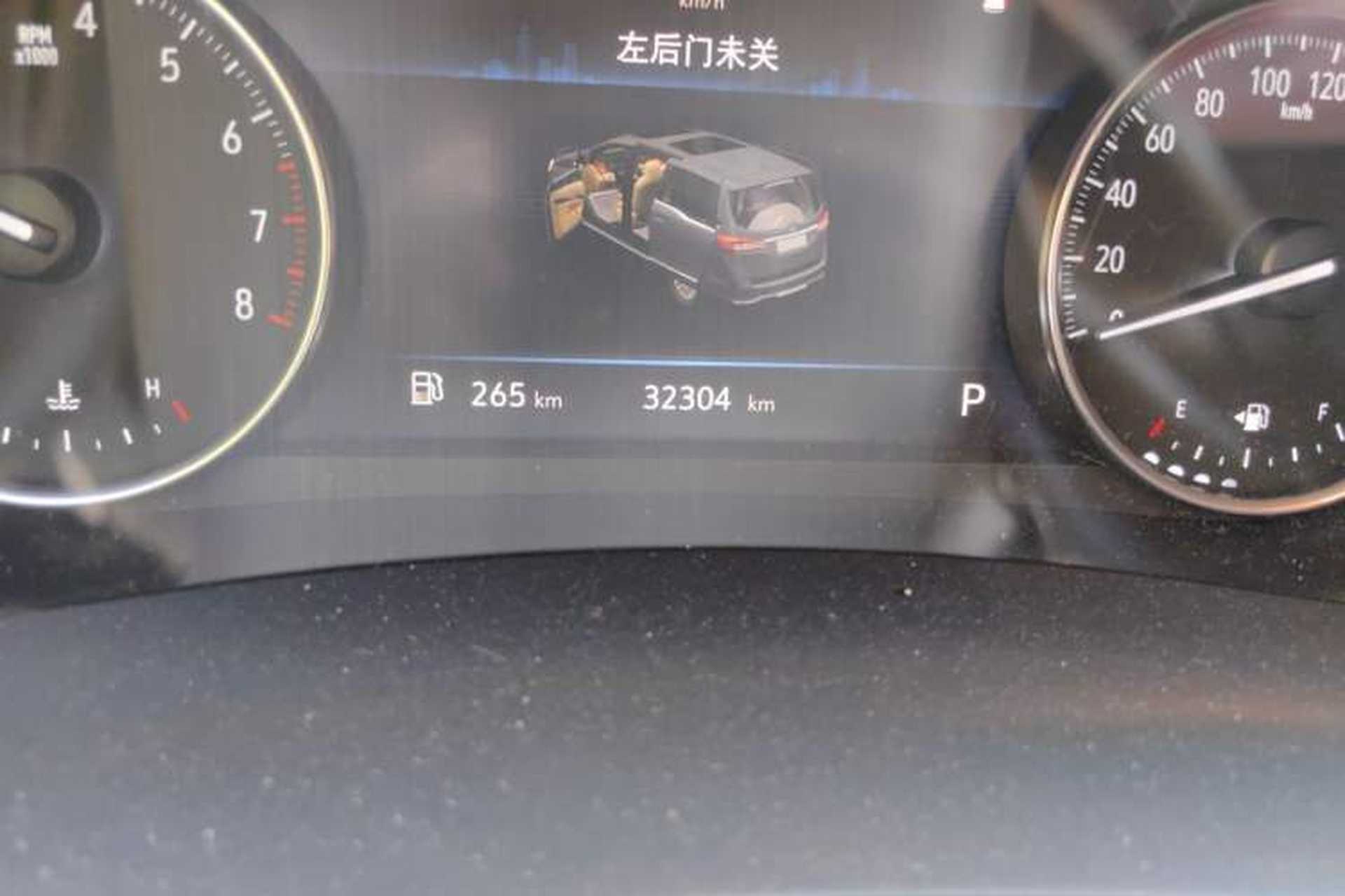 Used Buick GL8 2020 Land Business Class 652T Luxury Model Odometer Close Up