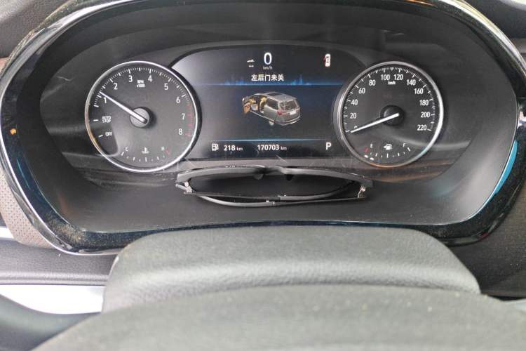 Used Buick GL8 2020 Land Business Class 652T Luxury Model Odometer Close Up