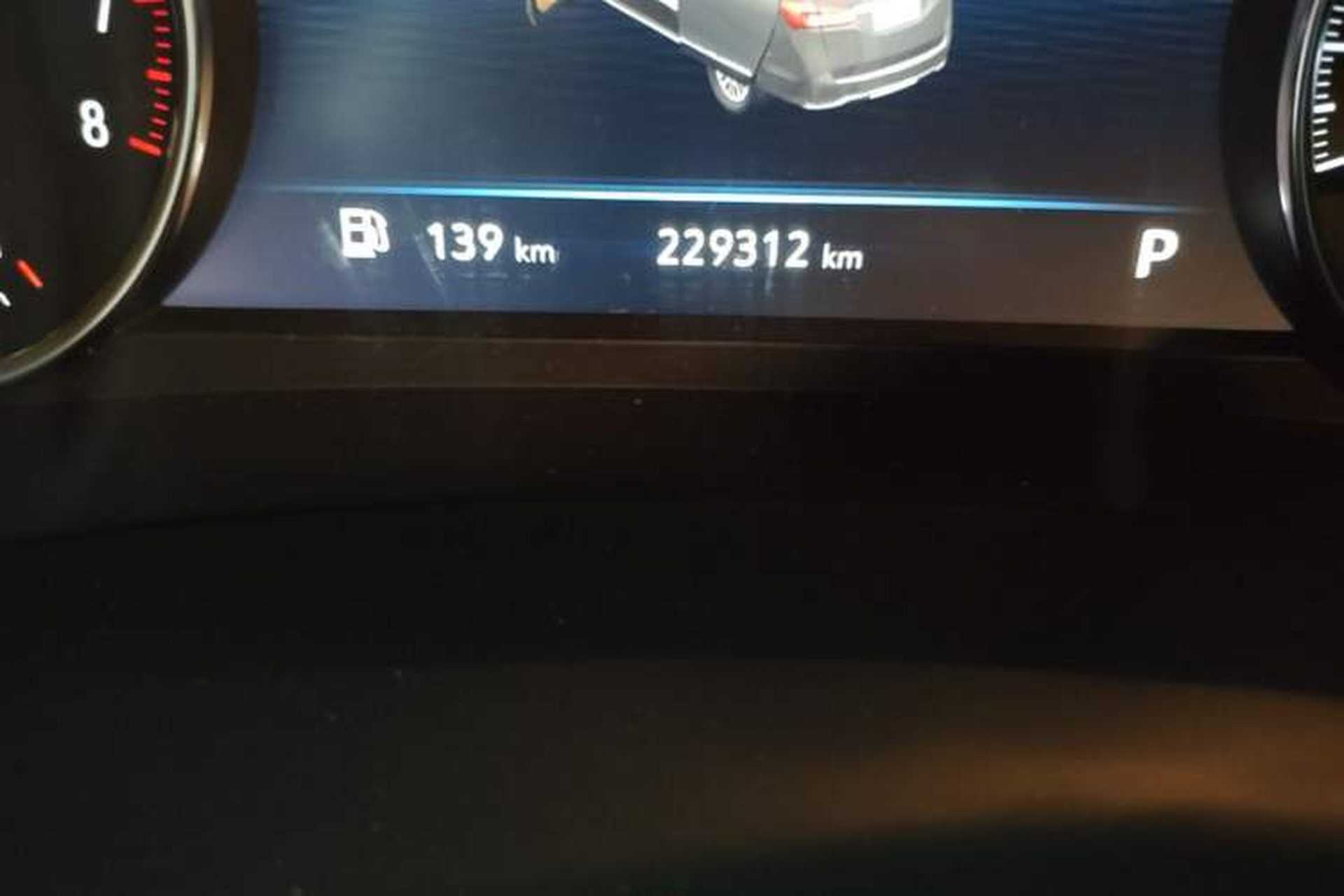 Used Buick GL8 2020 Land Business Class 652T Premium Model Odometer Close Up