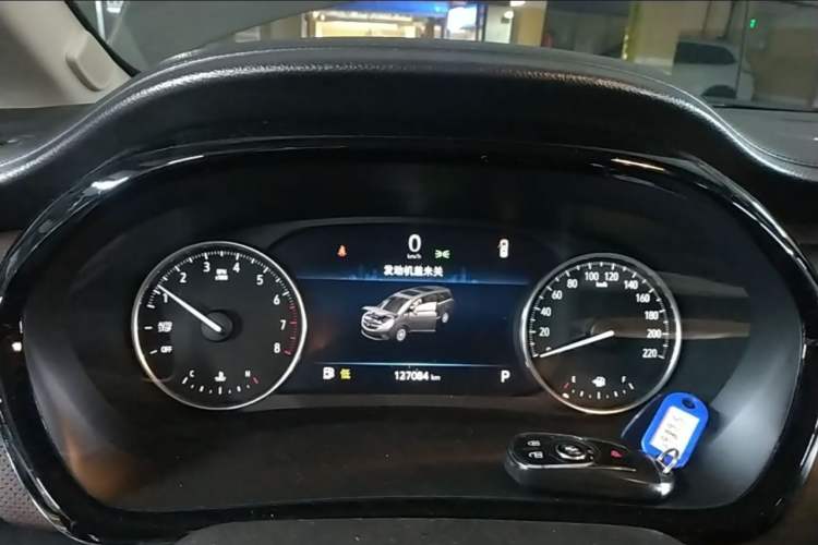 Used Buick GL8 2020 Land Cruiser Executive Class 652T Comfort Model Odometer Close Up