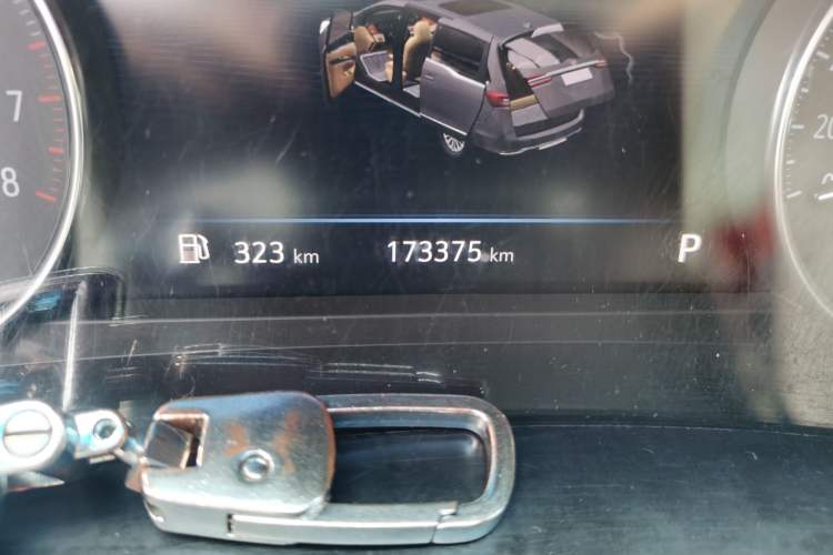 Used Buick GL8 2020 Land Business Class 652T Luxury Model Odometer Close Up