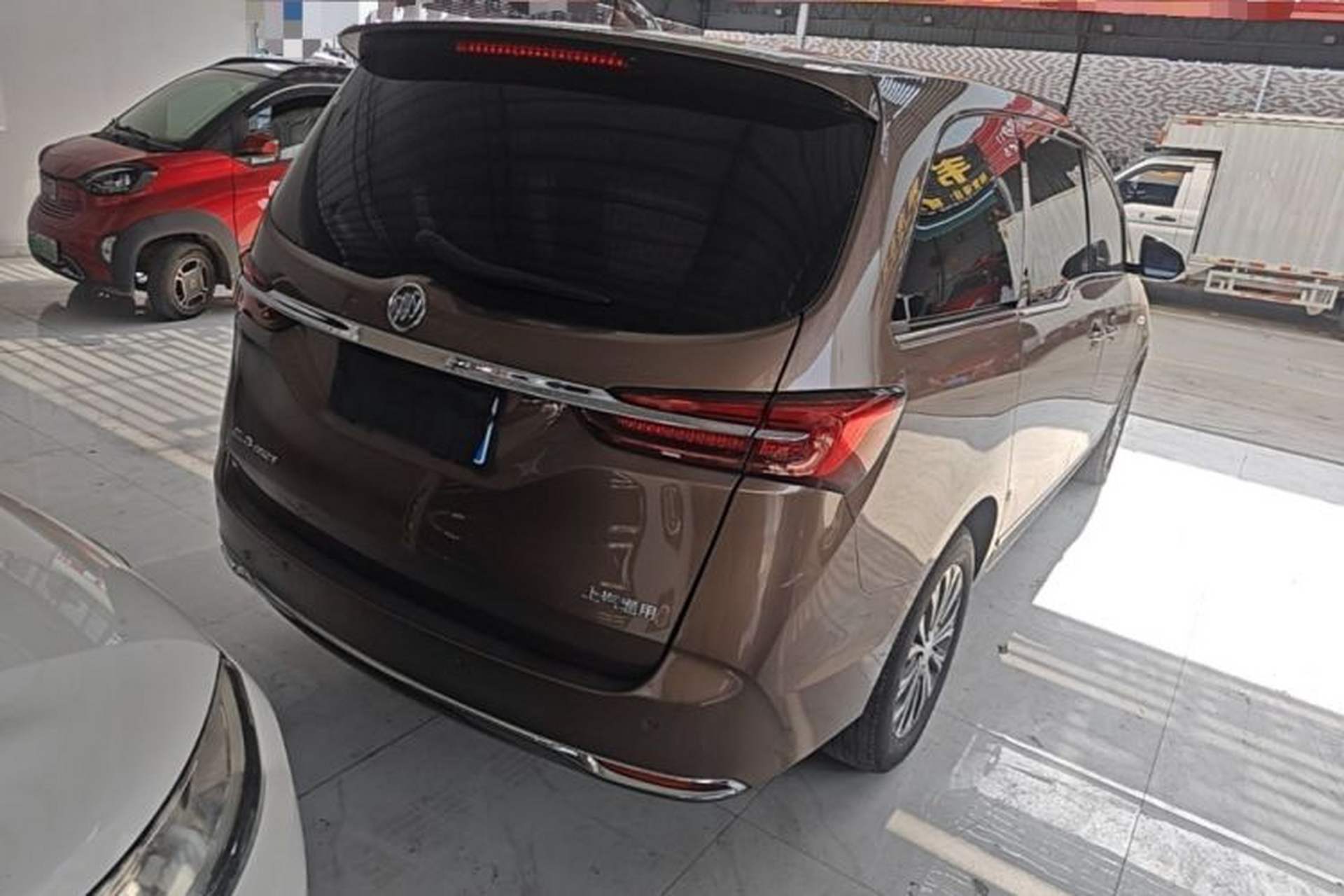 Used Buick GL8 2020 Land Business Class 652T Luxury Model Rear Right 45 Deg