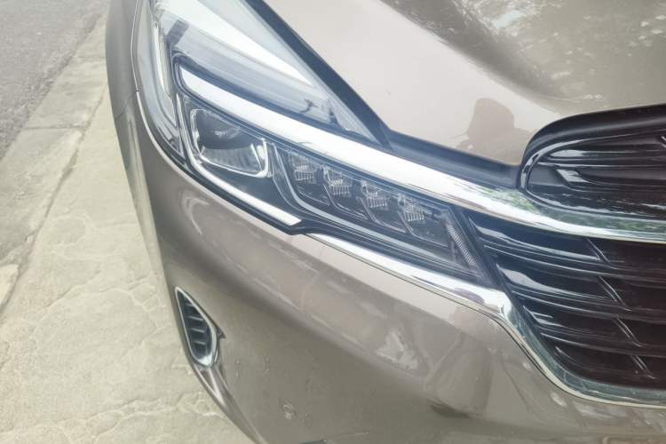 Used Buick GL8 2020 Land Business Class 652T Luxury Model Right Front Headlight