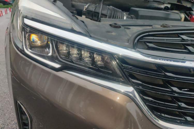 Used Buick GL8 2020 Land Business Class 652T Luxury Model Right Front Headlight