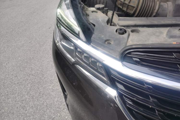 Used Buick GL8 2020 Land Business Class 652T Luxury Model Right Front Headlight