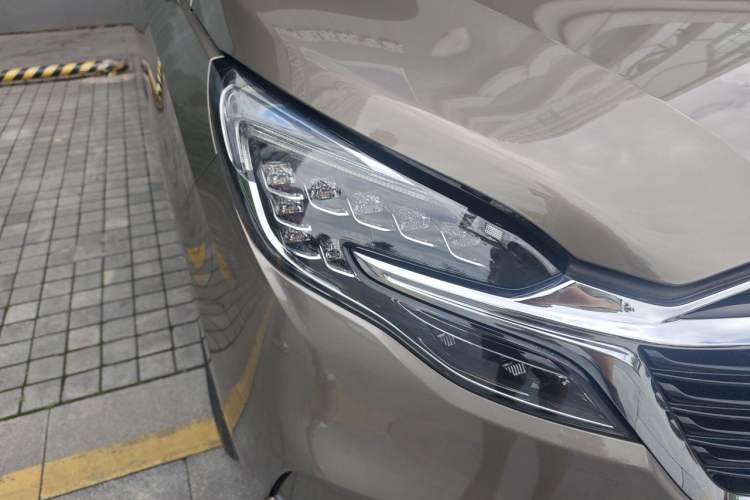 Used Buick GL8 2020 ES Land Cruiser 653T Luxury Edition Right Front Headlight