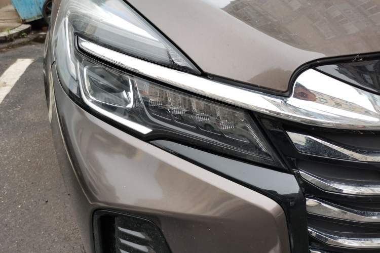 Used Buick GL8 2020 Land Cruiser Executive Class 652T Comfort Model Right Front Headlight