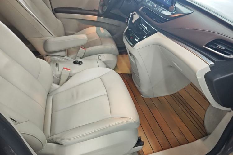 Used Buick GL8 2020 Land Business Class 652T Luxury Model Right Front Seat