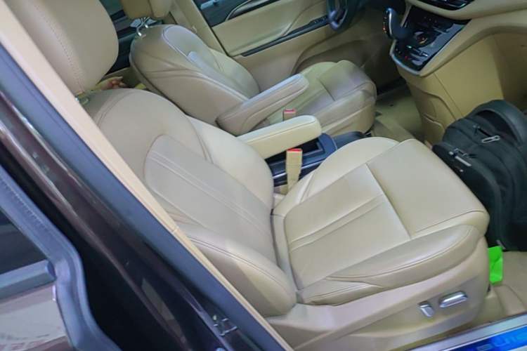 Used Buick GL8 2020 ES Land Cruiser 653T Luxury Edition Right Front Seat