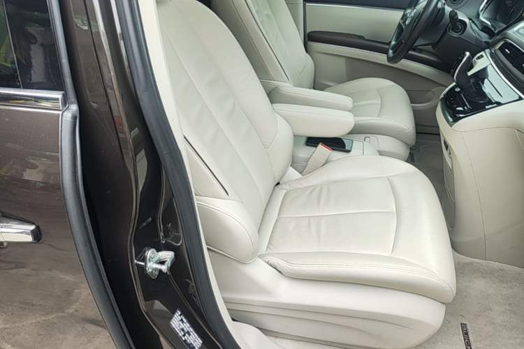Used Buick GL8 2020 Land Business Class 652T Luxury Model Right Front Seat