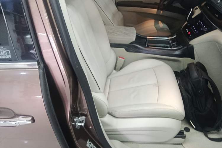 Used Buick GL8 2020 Land Business Class 652T Luxury Model Right Front Seat