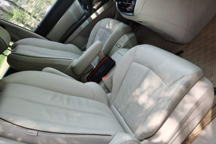 Used Buick GL8 2020 Land Business Class 652T Luxury Model Right Front Seat