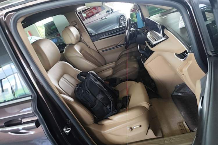 Used Buick GL8 2020 ES Land Cruiser 653T Luxury Model Right Front Seat