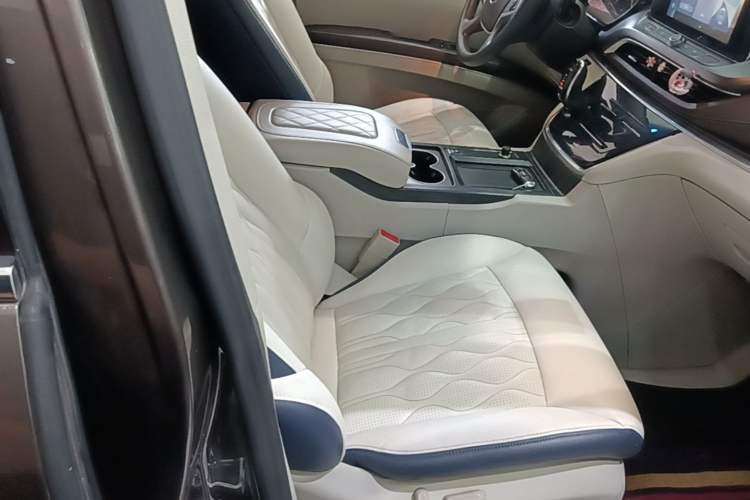 Used Buick GL8 2020 Land Cruiser Executive Class 652T Comfort Model Right Front Seat