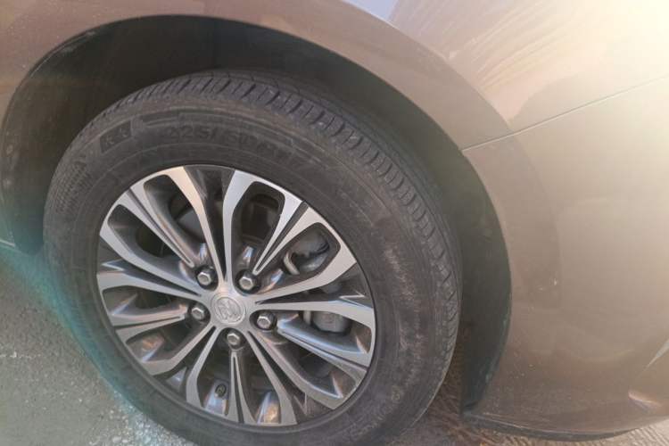 Used Buick GL8 2020 Land Cruiser Executive Class 652T Comfort Model Right Front Wheel Hub